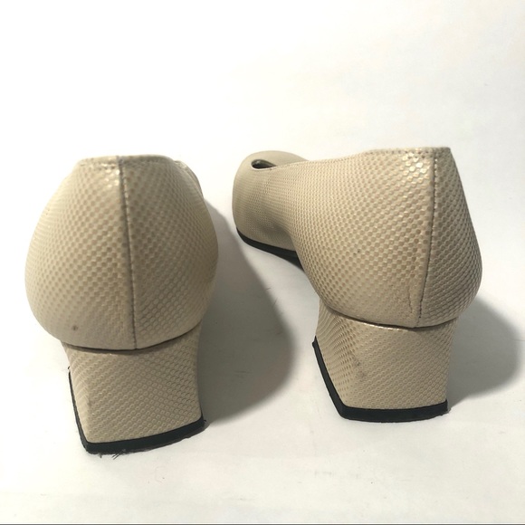 Stuart Weitzman ivory pump heels - Picture 6 of 7